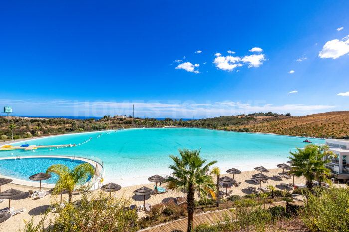 Acogedor apartamento en planta baja con vistas al jardines y montañas