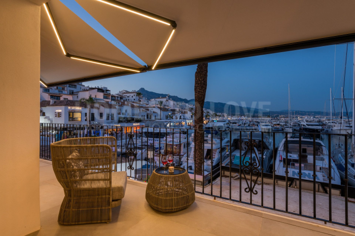 Apartamento de lujo con vistas panorámicas en Benabola, Puerto Banús