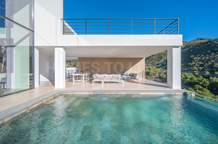 Elegante y espaciosa villa en la ladera con vistas en venta en Monte Mayor, Benahavís