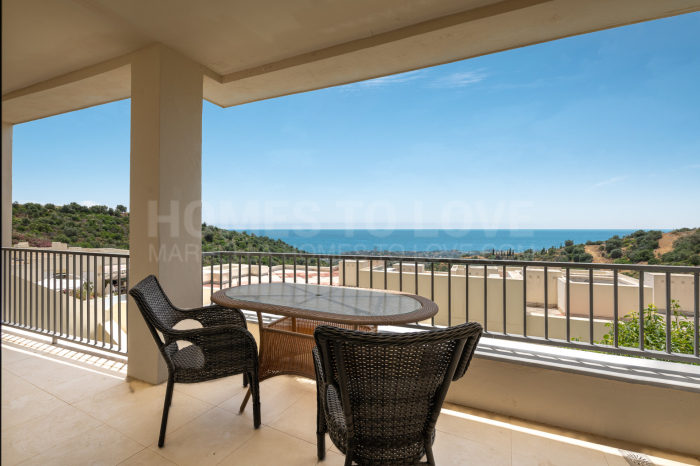 Atemberaubende Wohnung mit Panoramablick in Altos de Los Monteros
