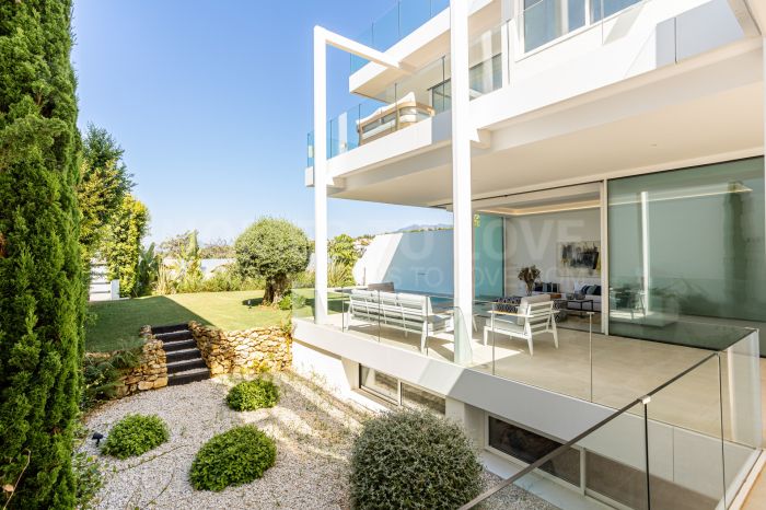 NARA MARBELLA: Exklusive Anlage von 8 Luxusvillen in Valdeolletas, Marbella, mit privatem Pool und Meerblick